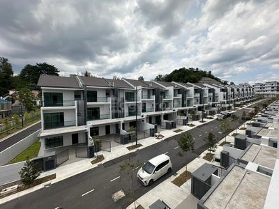 /international/my/orchid-hills-3-storey-link-house-batu-9-freehold-20x71-cheras-selangor-cheras-selangor-370120447721/
