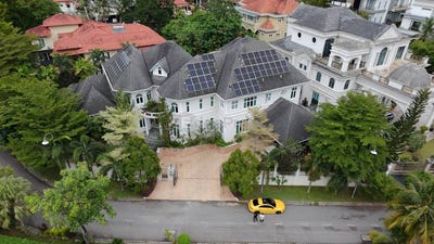 /international/my/bungalow-saujana-impian-kajang-bungalow-kajang-freehold-kajang-impian-golf-country-resort-kajang-amandarii-kajang-taman-1080-residence-kajang-villa-safira-kajang-tiara-residence-kajang-sentosa-villa-kajang-saujana-villa-kajang-villa-perdana-kajang-kajang-selangor-370120506331/