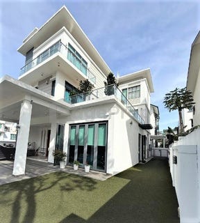 /international/my/subang-jaya-selangor-370120494006/