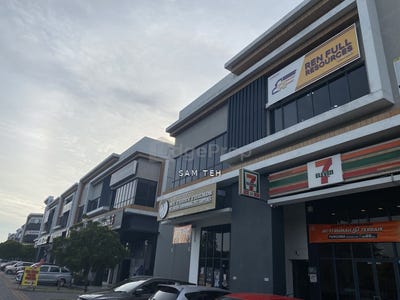 /international/my/kuala-langat-selangor-370120240540/