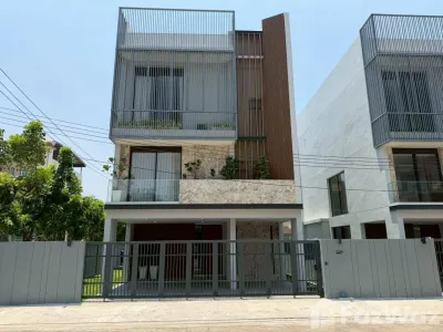 /international/th/chaloem-phra-kiat-road-khlong-song-ton-nun-lat-krabang-bangkok-10520-thailand-lat-krabang-bangkok-340108459844/