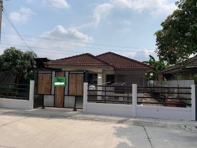 /international/th/charoenchang-pharmacy-rat-uthit-road-saen-saep-min-buri-bangkok-10510-thailand-min-buri-bangkok-340106640096/