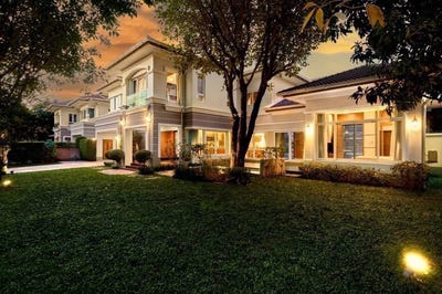 /international/th/soi-muban-latdarom-elegance-chiang-mai-san-klang-san-kamphaeng-chiang-mai-50130-tha-san-klang-chiang-mai-340106632739/