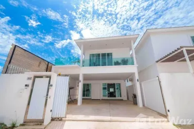 /international/th/the-crown-and-anchor-soi-muban-the-rich-villa-ko-kaeo-ko-kaeo-mueang-phuket-phuket-83000-tha-ko-kaeo-phuket-province-340108897578/