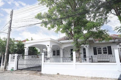 /international/th/korat-shutters-tshutter-one-ถนน-สุรนารายณ์-บ้านเกาะ-นครราชสีมา-30000-ประเทศไทย-นครราชสีมา-340105543061/