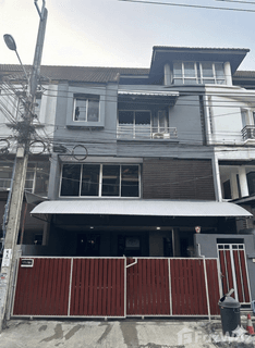 /international/th/7-eleven-lat-phrao-intersection-22-soi-lat-phrao-80-wang-thonglang-bangkok-10310-thailand-wang-thonglang-bangkok-340105656854/