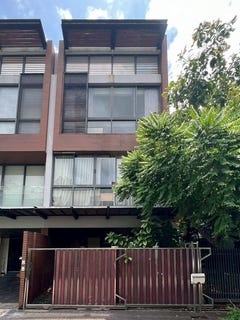 /international/th/the-plot-yen-akat-soi-nawin-chong-nonsi-yan-nawa-bangkok-10120-thailand-yan-nawa-bangkok-340106662968/