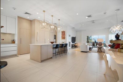 /international/bs/b4-caves-heights-2c-west-bay-street-110103000678/