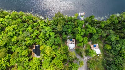 /international/ca/935-ch-du-lac-jaune-riviere-rouge-quebec-110093791913/