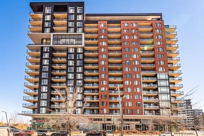 /international/ca/5905-boul-du-quartier-1402-brossard-quebec-110106959852/