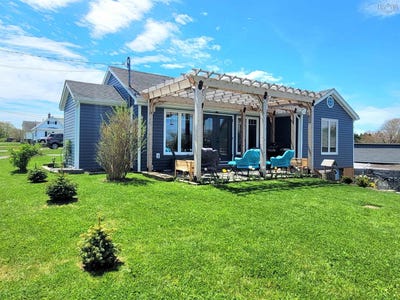 /international/ca/83-south-street-lockeport-nova-scotia-110108279820/
