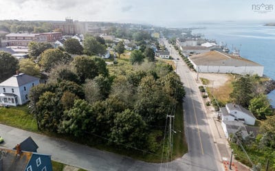/international/ca/141-149-water-street-yarmouth-nova-scotia-110102190742/