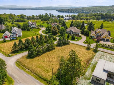 /international/ca/rue-stone-haven-lac-brome-quebec-110093942742/