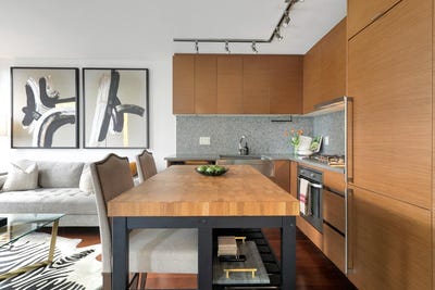 /international/ca/565-smithe-street-1502-vancouver-british-columbia-110099775674/?lang=id