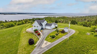 /international/ca/101-razilly-lane-crescent-beach-nova-scotia-110108935446/