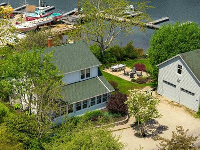 /international/ca/103-granite-street-chester-nova-scotia-110106984281/