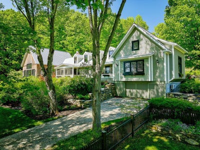 /international/ca/340-rue-hovey-north-hatley-quebec-110106724626/