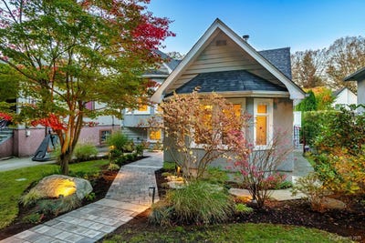 /international/ca/855-e-22nd-avenue-vancouver-british-columbia-110108663092/