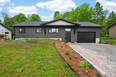 /international/ca/1093-highway-141-drive-seguin-ontario-110108854438/