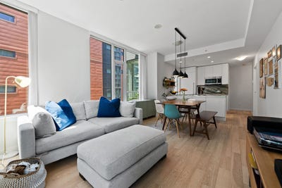 /international/ca/2565-maple-street-308-vancouver-british-columbia-110108531437/