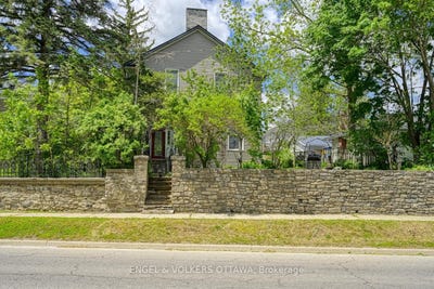 /international/ca/716-king-street-w-prescott-ontario-110108469768/