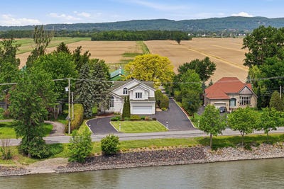 /international/ca/233-ch-du-richelieu-saint-basile-le-grand-quebec-110108661638/