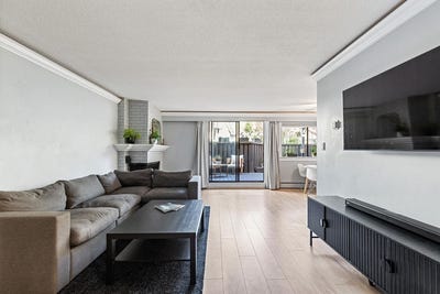 /international/ca/8965-horne-street-burnaby-british-columbia-110108469772/