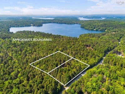 /international/ca/4-horseback-hideaway-labelle-nova-scotia-110101396824/