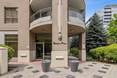 /international/ca/19-barberry-place-711-toronto-ontario-110108340267/