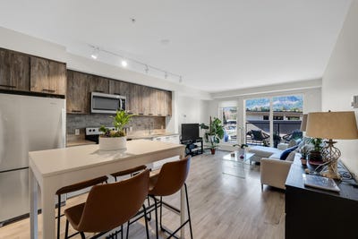 /international/ca/38013-third-avenue-305-squamish-british-columbia-110106342128/