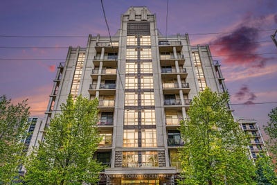 /international/ca/90-charlton-avenue-w-706-hamilton-ontario-110108200877/