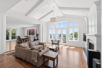 /international/ca/4659-woodgreen-drive-west-vancouver-british-columbia-110108677842/