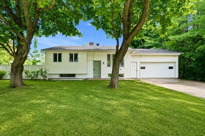 /international/ca/4334-rue-van-horne-sherbrooke-brompton-rock-forest-saint-elie-deauvi-quebec-110108816845/