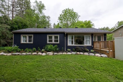 /international/ca/37-spencer-street-bracebridge-ontario-110108907518/