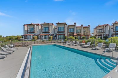 /international/ca/3756-lakeshore-road-18-kelowna-british-columbia-110107288748/