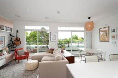 /international/ca/979-e-19th-avenue-ph2-vancouver-british-columbia-110108468355/