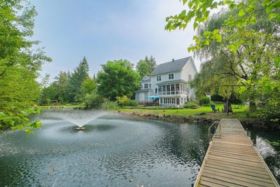 /international/ca/378-rue-de-la-couronne-bromont-quebec-110099488892/