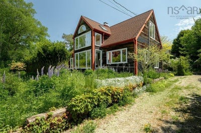 /international/ca/208-victoria-street-chester-nova-scotia-110108770509/