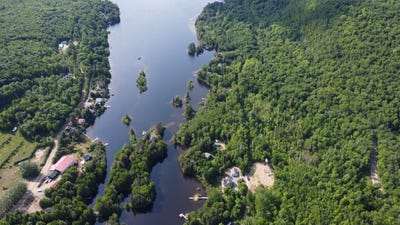 /international/ca/ch-du-lac-de-la-sucrerie-amherst-quebec-110099888225/?lang=zh-tw