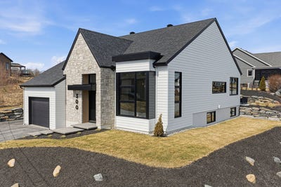/international/ca/300-rue-du-parcours-sherbrooke-brompton-rock-forest-saint-elie-deauvi-quebec-110107241866/