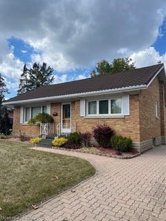/international/ca/162-erb-street-e-waterloo-ontario-110106785060/