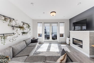 /international/ca/1188-main-street-69-squamish-british-columbia-110101037642/