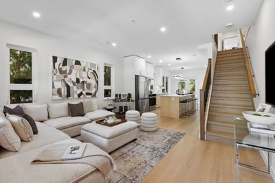 /international/ca/846-st-denis-avenue-north-vancouver-british-columbia-110100947378/?lang=en