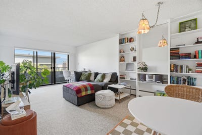 /international/ca/2475-york-avenue-305-vancouver-british-columbia-110108252278/