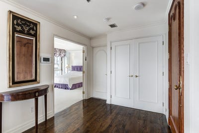 /international/ca/4175-rue-ste-catherine-o-1206-westmount-quebec-110099177368/?lang=en