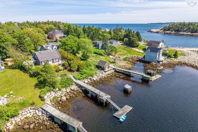 /international/ca/65-shore-road-herring-cove-nova-scotia-110109057372/