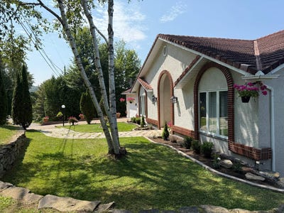 /international/ca/1825-rue-du-skieur-sainte-adele-quebec-110097913408/