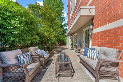 /international/ca/2128-w-43rd-avenue-102-vancouver-british-columbia-110108491419/