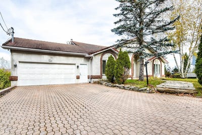 /international/ca/1825-rue-du-skieur-sainte-adele-quebec-110097913408/