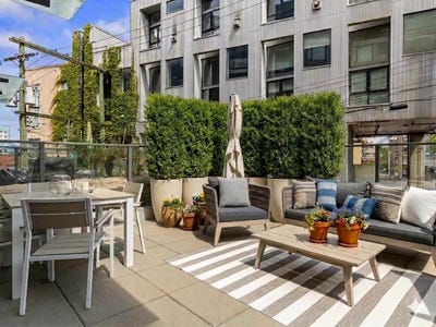 /international/ca/210-e-5th-avenue-301-vancouver-british-columbia-110108544381/